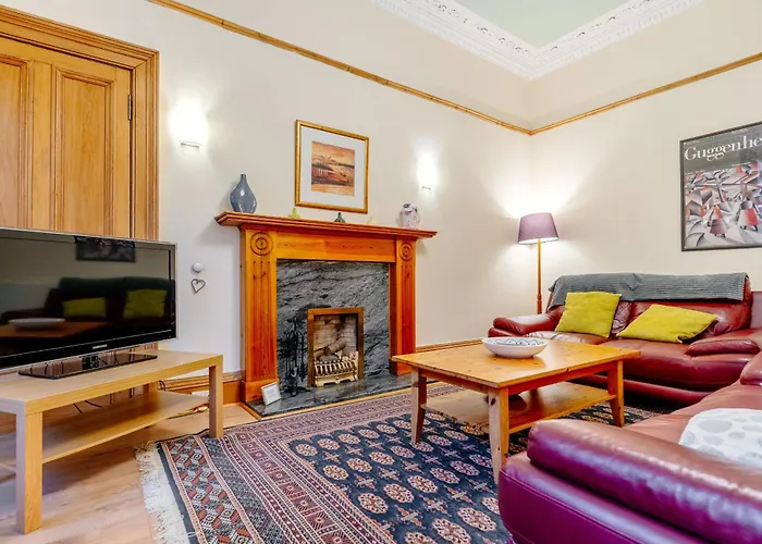 Beautiful Spacious Ground Floor Newington Flat