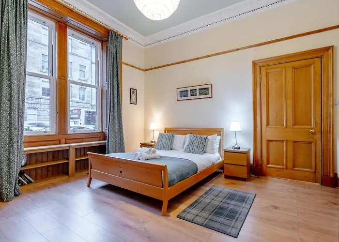 Beautiful Spacious Ground Floor Newington Flat